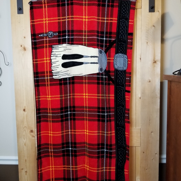 InstaKilt Red Scottish Tartan Kilt Beach Towel NWOT - Picture 2 of 9